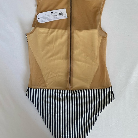 Boys and arrows one piece - Picture 3 of 5